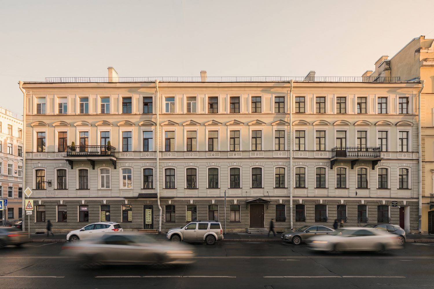 Греческий, 13 — фасад с проспекта