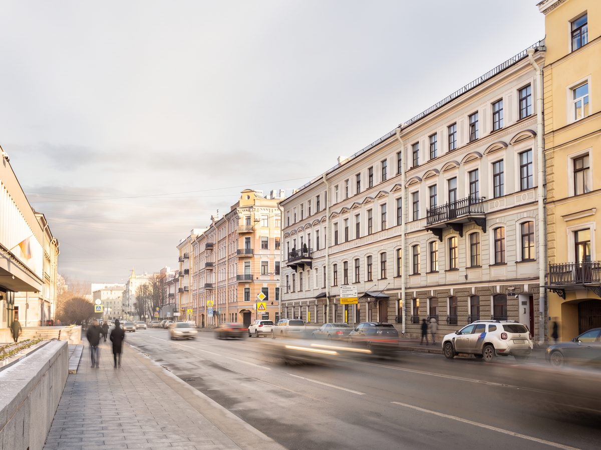 Греческий, 13 — улица у дома