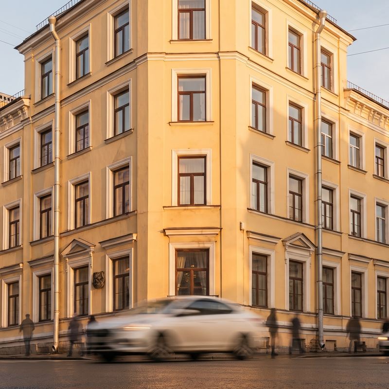 Суворовский, 13 — фасад
