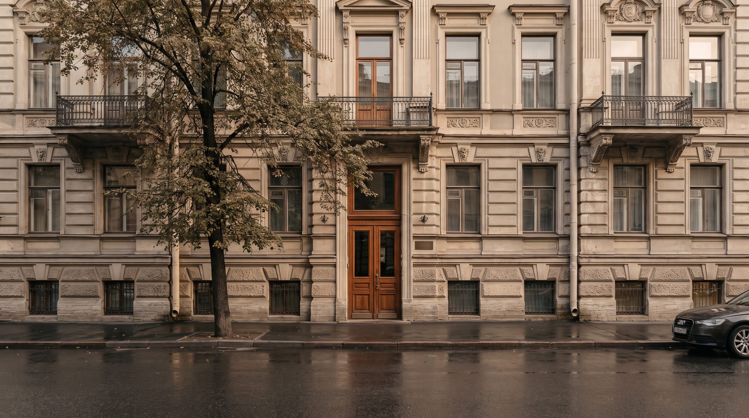 Исторический дом в центре Петербурга