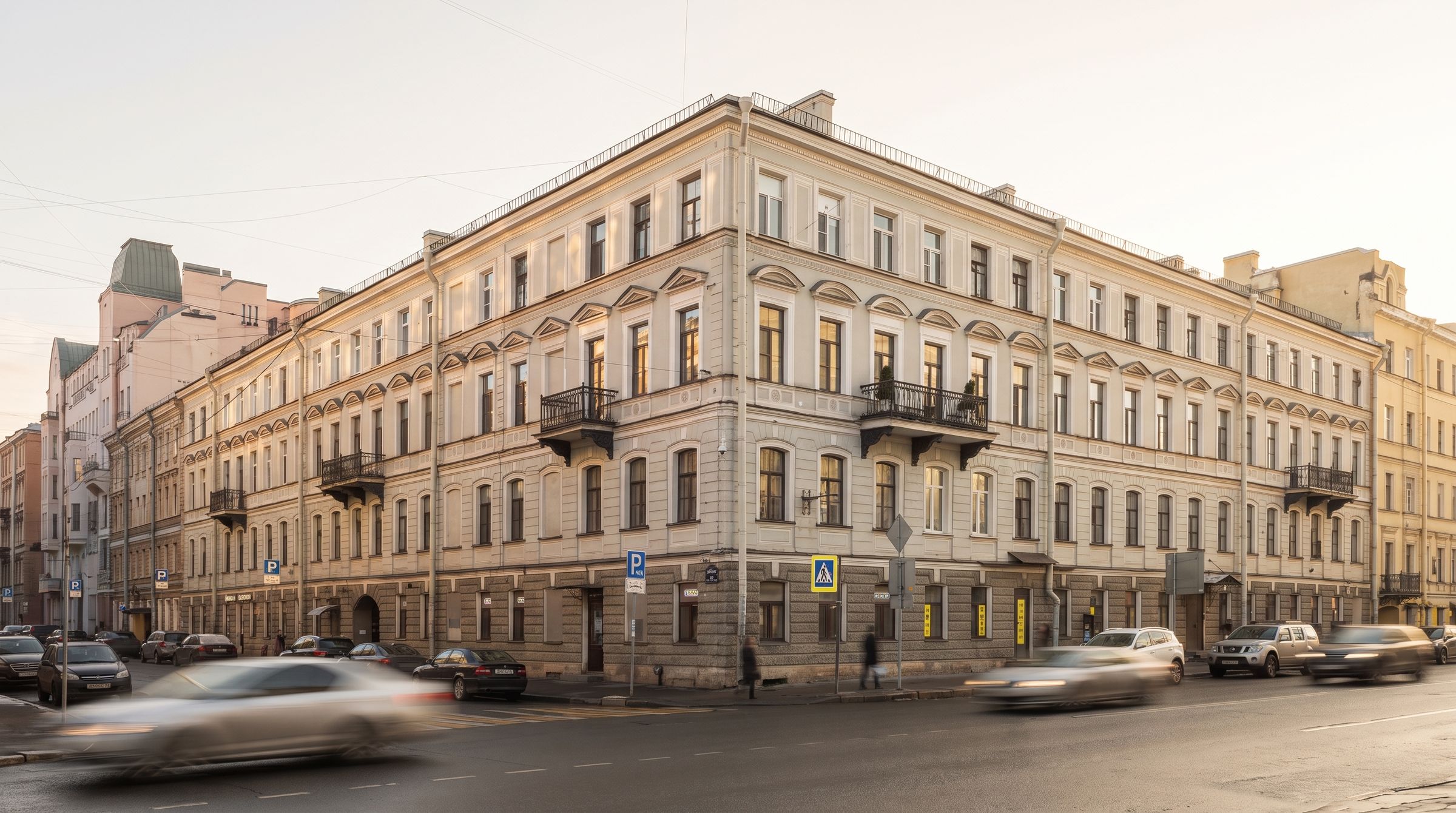 Греческий, 13 — дом с угла улицы