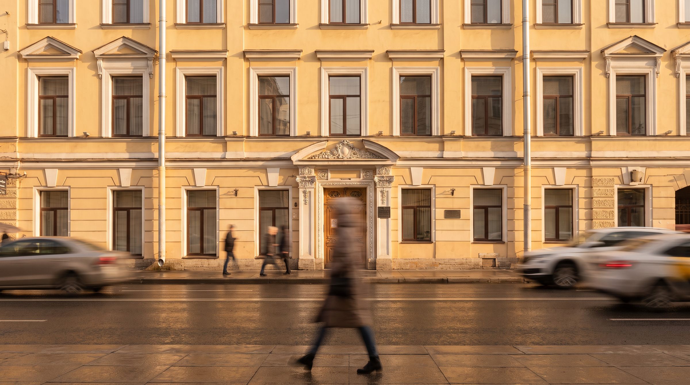 Суворовский, 13 — перспектива улицы