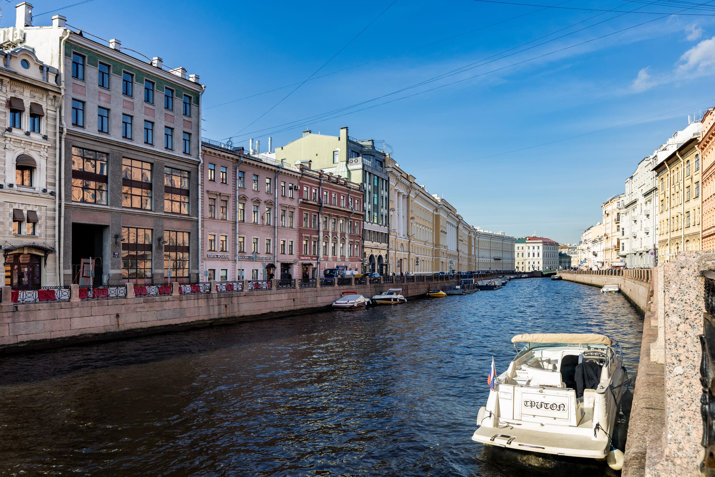 Большая Морская, 6 — улица у дома
