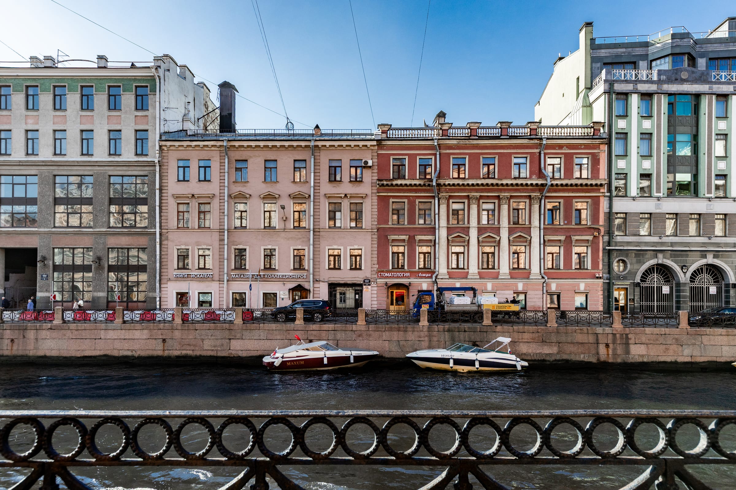 Большая Морская, 6 — вид через мойку