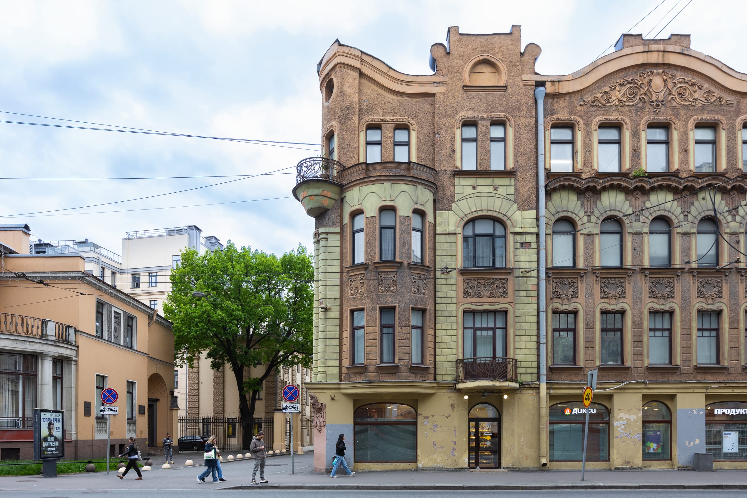 Каменноостровский, 50 — угловой эркер