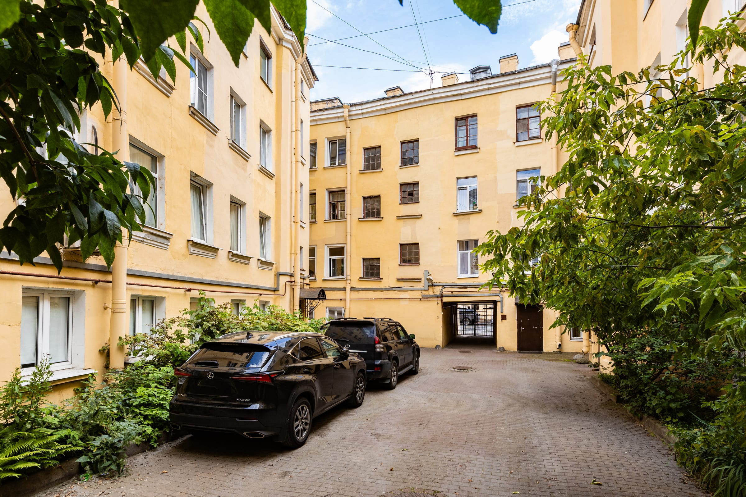 Казанская, 9 — двор