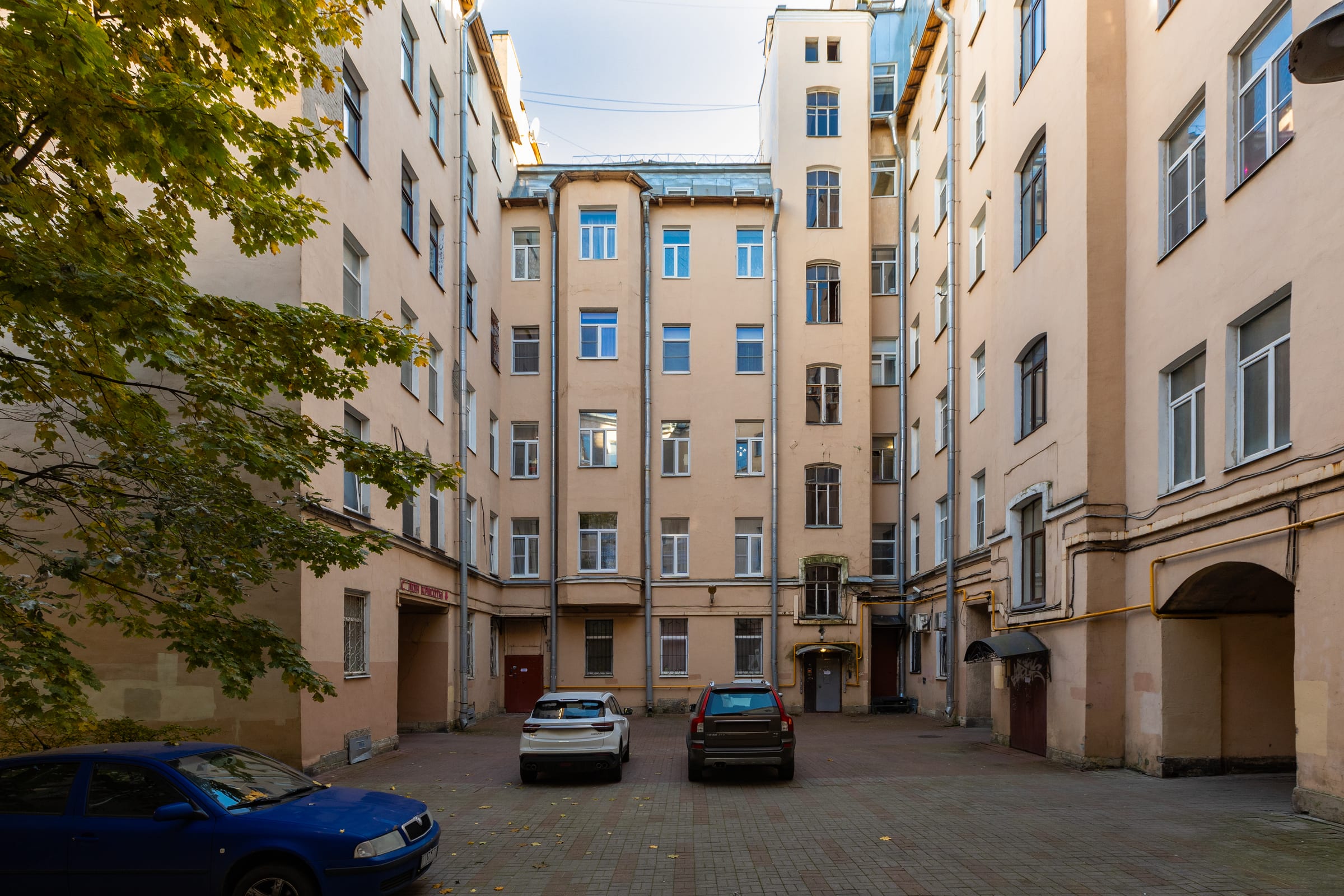 Невский, 131 — двор