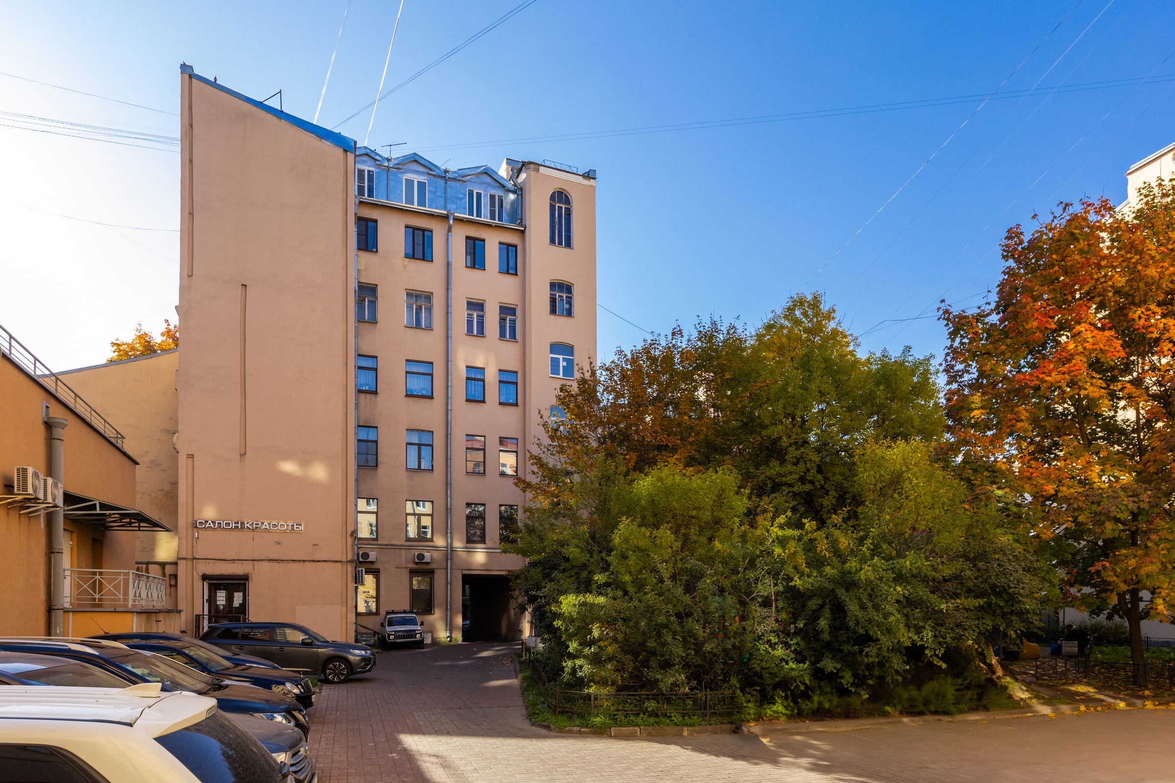 Невский, 131 — двор
