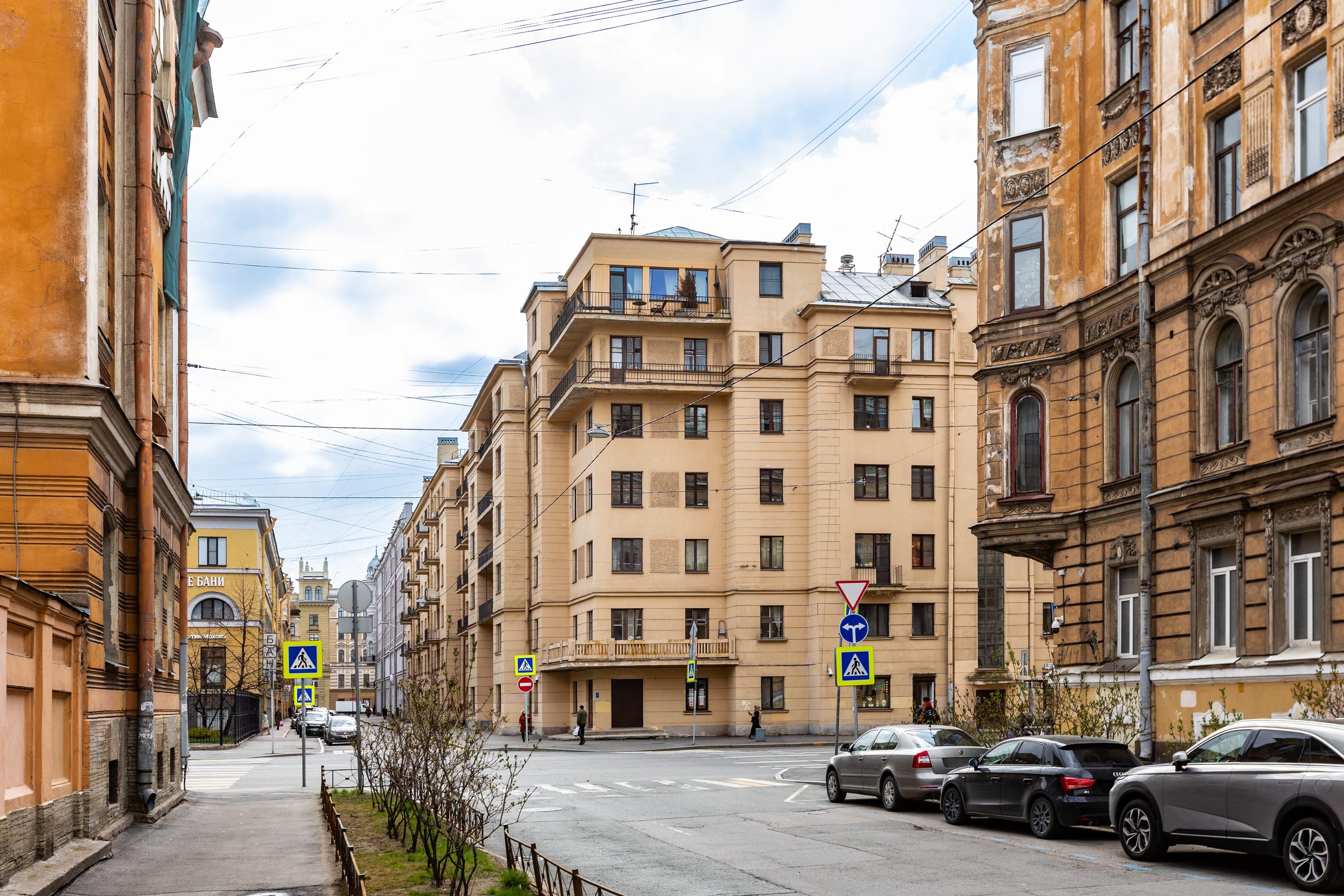 2-я Советская, 25 — вид с перекрёстка
